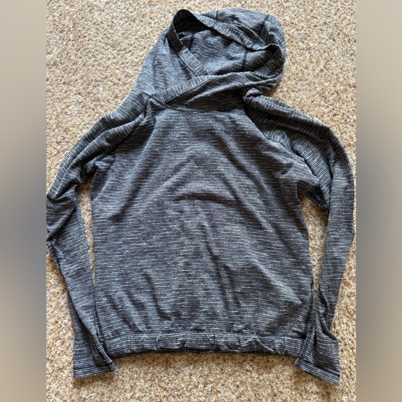 Lululemon Women's Hoodie -Size 6( no size tag ) - Picture 1 of 3
